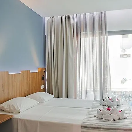 Otel Pollis 4*
