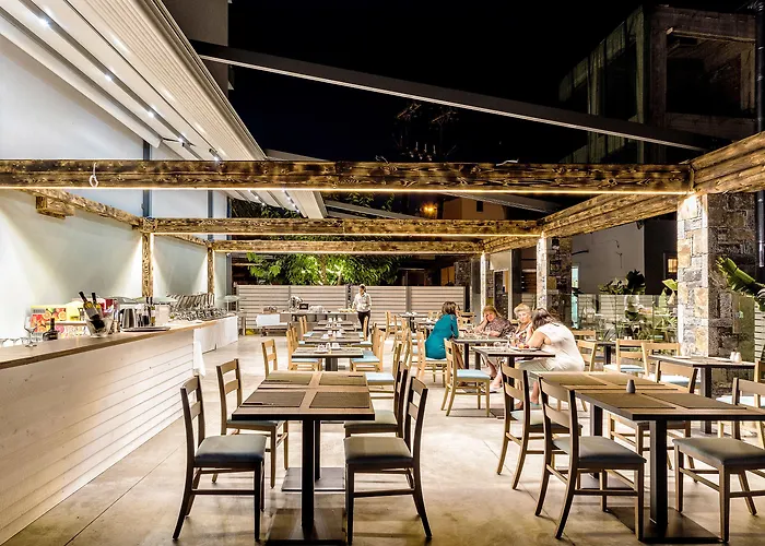 Pollis فندق خيرسونِسوس