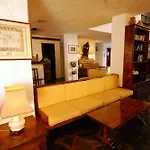 Hotel Pollis