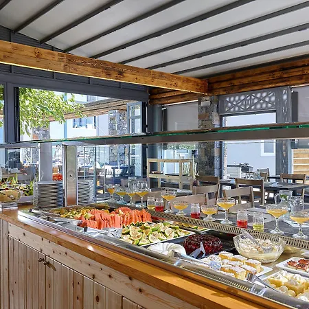 Pollis Hotel 4*