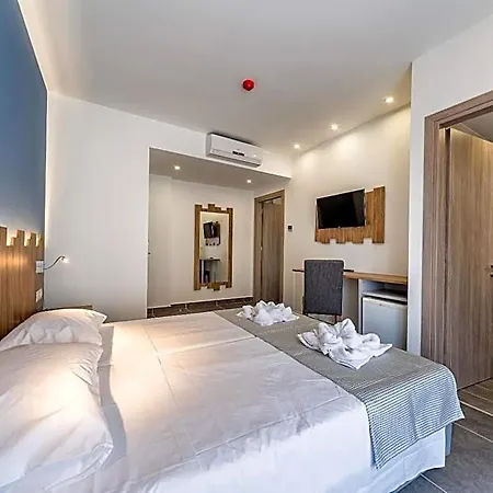 Hotel Pollis 4*