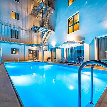 Hotel Pollis 4*