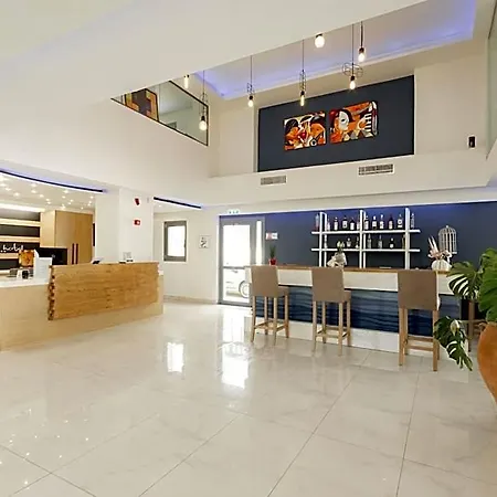 Hotel Pollis 4*