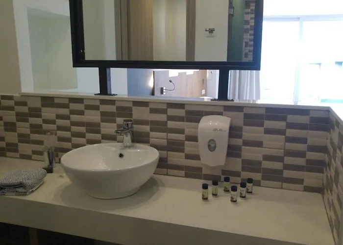 Pollis מלון הרסוניסוס