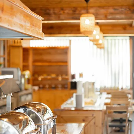 Pollis 4* 헐소니소스