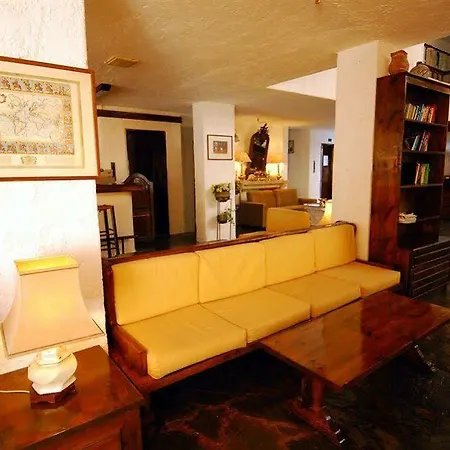 Hotel Pollis